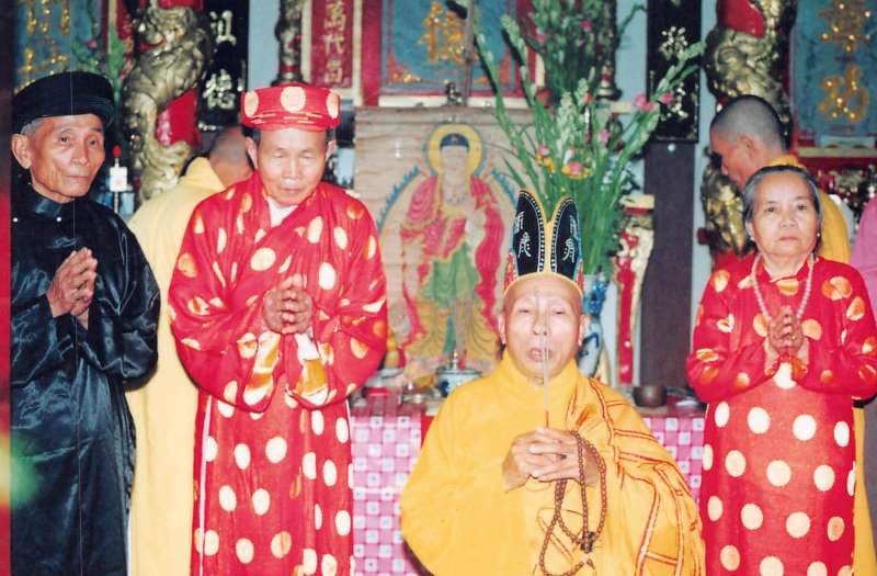 Ảnh trung tâm gia phả